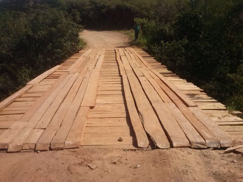 Secretaria de Obras avança na melhoria das pontes na zona rural do município. 